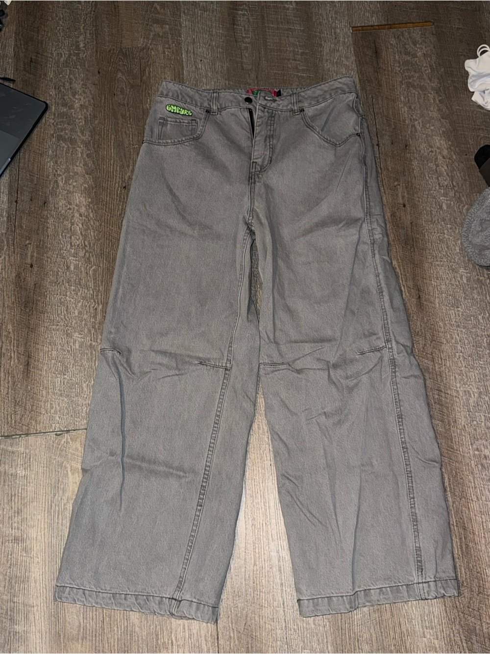Zumiez Women’s Straight Leg Jeans in Gray with Green Accent